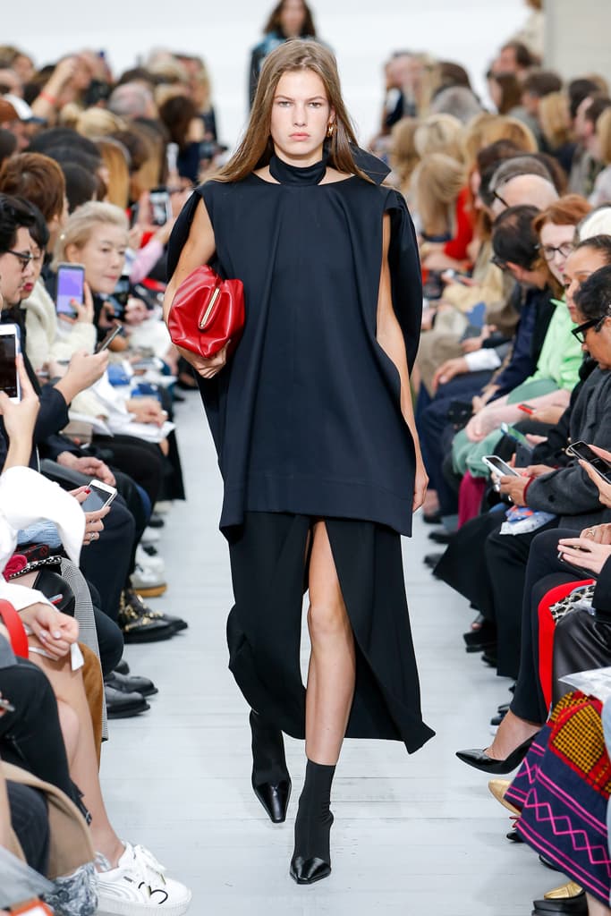 Céline Phoebe Philo Spring Summer 2018 Runway Show PFW Paris Fashion Week Collection Clutch Bag