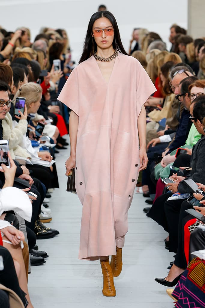 Céline Phoebe Philo Spring Summer 2018 Runway Show PFW Paris Fashion Week Collection Clutch Bag