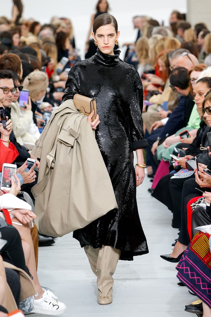 Céline Phoebe Philo Spring Summer 2018 Runway Show PFW Paris Fashion Week Collection Clutch Bag