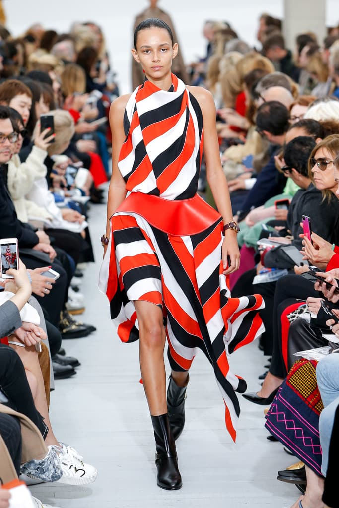 Céline Phoebe Philo Spring Summer 2018 Runway Show PFW Paris Fashion Week Collection Clutch Bag