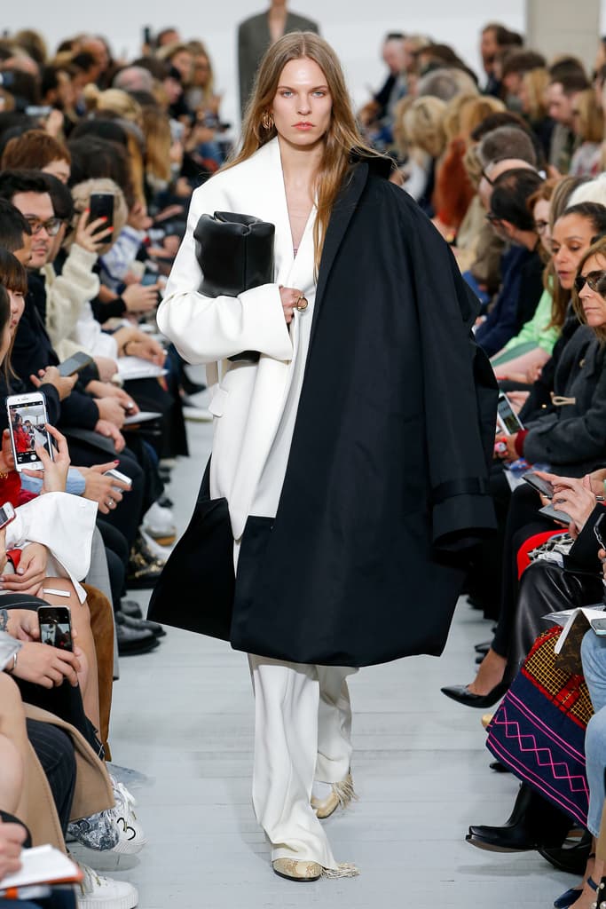 Céline Phoebe Philo Spring Summer 2018 Runway Show PFW Paris Fashion Week Collection Clutch Bag