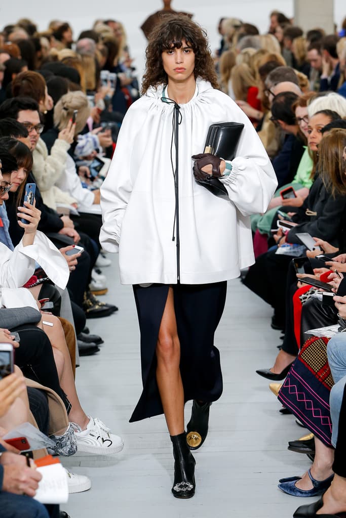 Céline Phoebe Philo Spring Summer 2018 Runway Show PFW Paris Fashion Week Collection Clutch Bag
