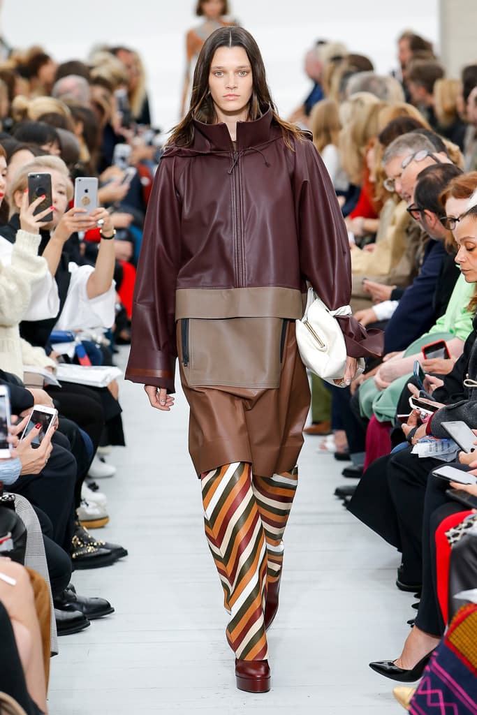 Céline Phoebe Philo Spring Summer 2018 Runway Show PFW Paris Fashion Week Collection Clutch Bag