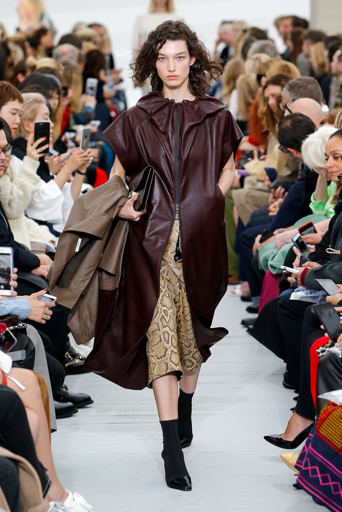 Céline Phoebe Philo Spring Summer 2018 Runway Show PFW Paris Fashion Week Collection Clutch Bag