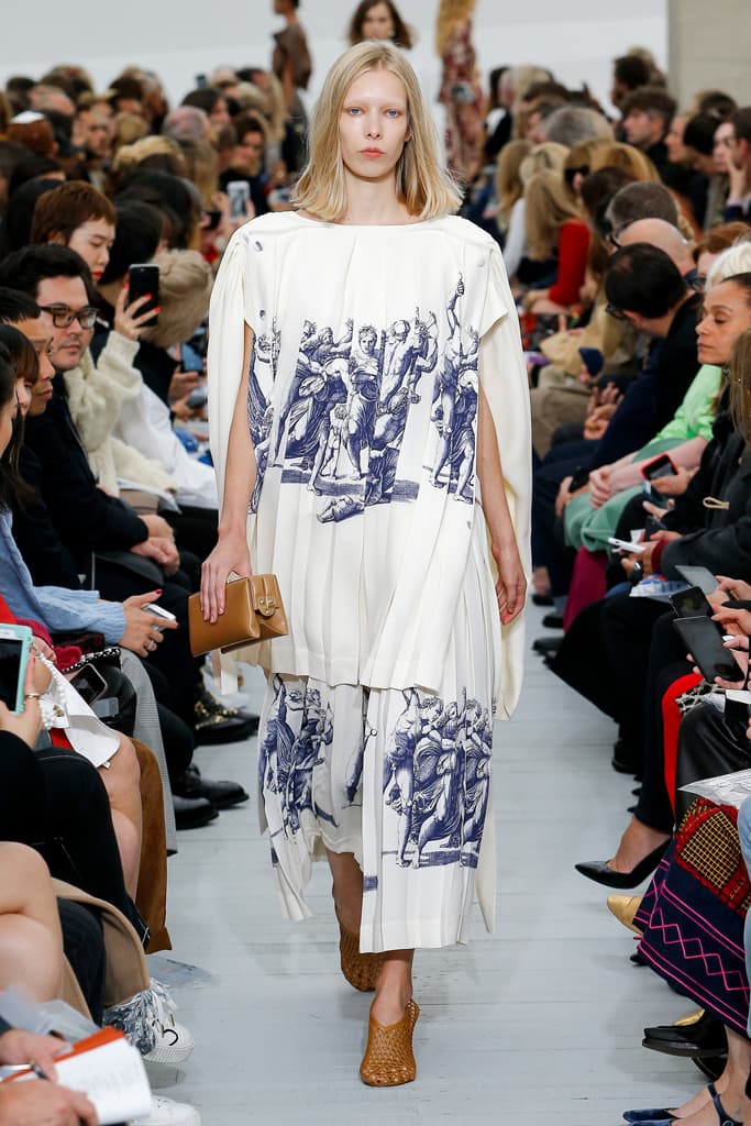 Céline Phoebe Philo Spring Summer 2018 Runway Show PFW Paris Fashion Week Collection Clutch Bag