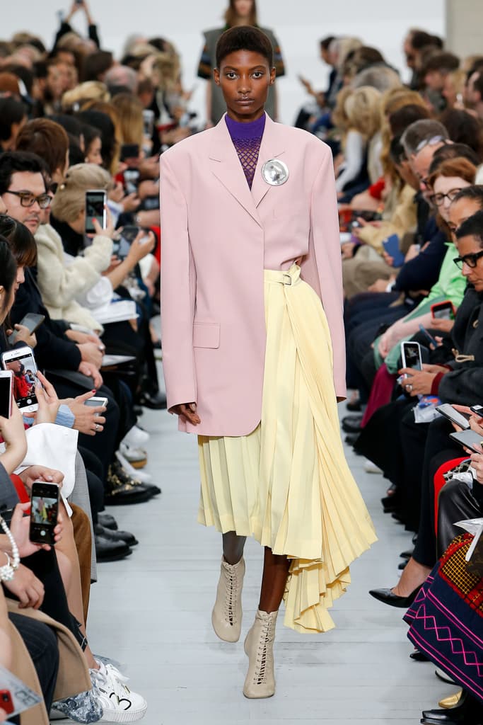 Céline Phoebe Philo Spring Summer 2018 Runway Show PFW Paris Fashion Week Collection Clutch Bag
