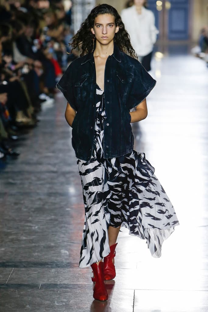 Clare Waight Keller Givenchy Spring Summer 2018 Paris Fashion Week Recap Chloe Riccardo Tisci