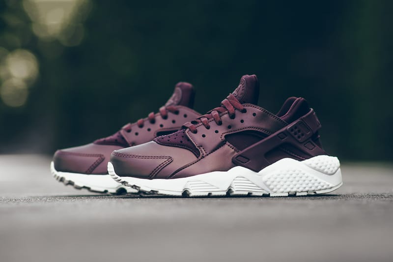 burgundy nike huaraches womens