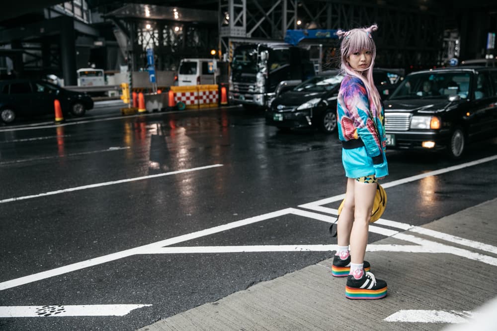 Streetsnaps Tokyo Fashion Week Street Style Looks unique Bold Brands Vintage Sneakers Nike Gucci Rick Owens Balenciaga Triple S Moschino Photography