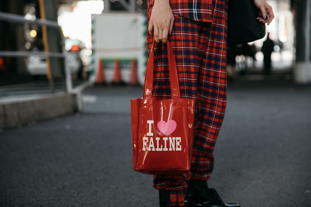Streetsnaps Tokyo Fashion Week Street Style Looks unique Bold Brands Vintage Sneakers Nike Gucci Rick Owens Balenciaga Triple S Moschino Photography