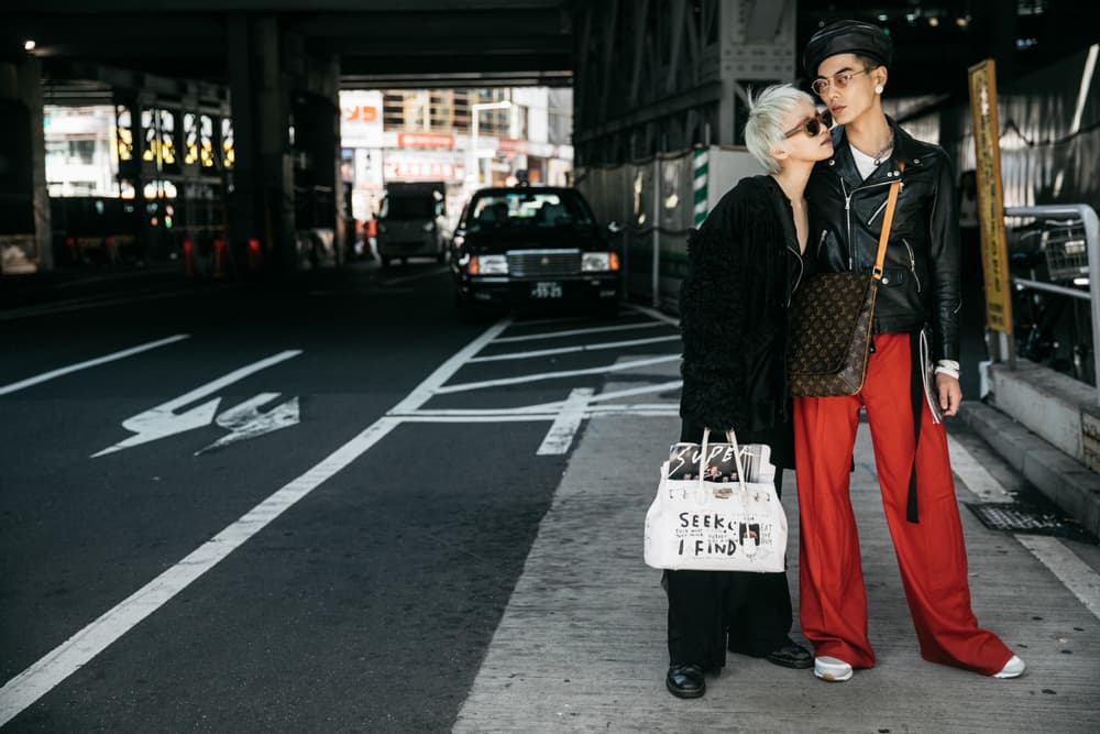 Streetsnaps Tokyo Fashion Week Street Style Looks unique Bold Brands Vintage Sneakers Nike Gucci Rick Owens Balenciaga Triple S Moschino Photography