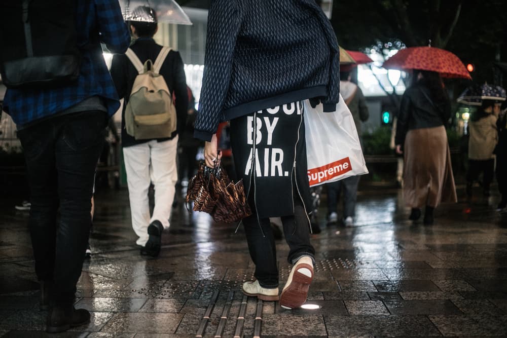 Tokyo Fashion Week Streetsnaps Street Style Looks Unique Bold Brands Vintage Sneakers Nike Balenciaga Photography Undercover Sacai Adidas Comme des Garcons