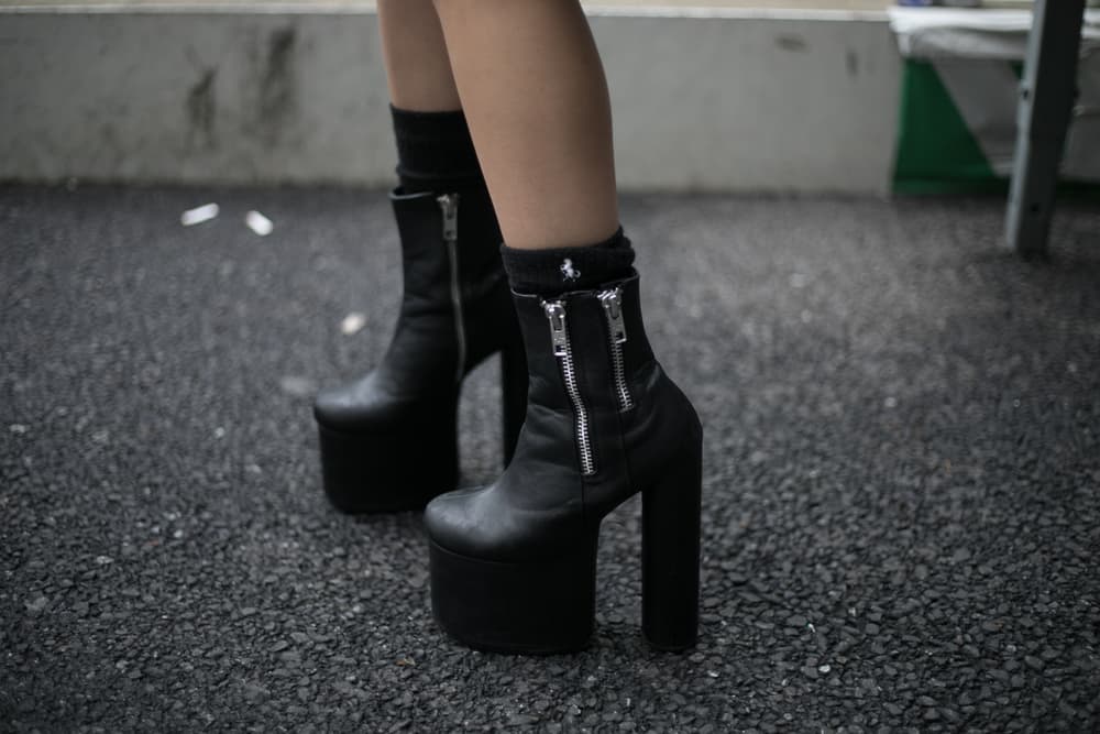 Tokyo Fashion Week Streetsnaps Street Style Looks Unique Bold Brands Vintage Sneakers Nike Balenciaga Photography Undercover Sacai Adidas Comme des Garcons