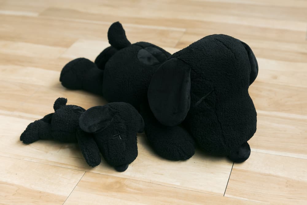 KAWS x 'Peanuts' x Uniqlo UT Collection Closer Look Plush T-Shirt Exclusive KAWS BFF Joe Kaws