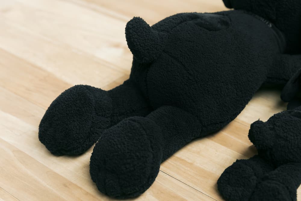 KAWS x 'Peanuts' x Uniqlo UT Collection Closer Look Plush T-Shirt Exclusive KAWS BFF Joe Kaws