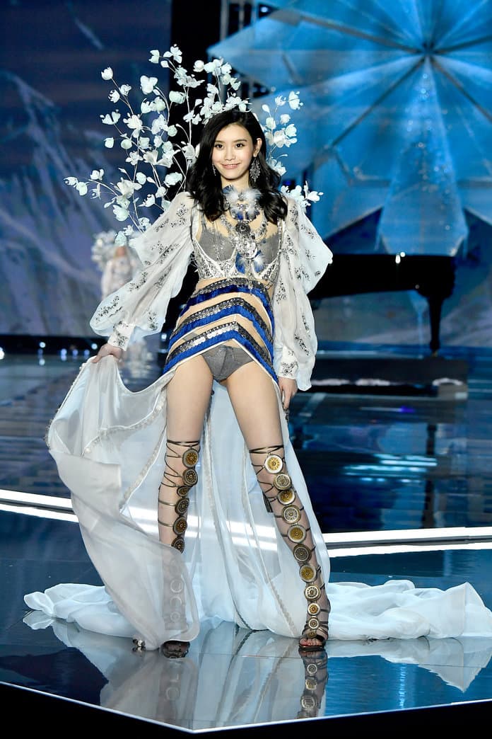 Victorias Secret Fashion Show 2017 Best Looks Bella Hadid Shanghai Alessadra Ambrosio Adriana Lima Balmain Jasmine Tookes Elsa Hosk Taylor Hill Karlie Kloss China