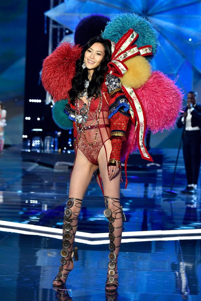 Victorias Secret Fashion Show 2017 Best Looks Bella Hadid Shanghai Alessadra Ambrosio Adriana Lima Balmain Jasmine Tookes Elsa Hosk Taylor Hill Karlie Kloss China