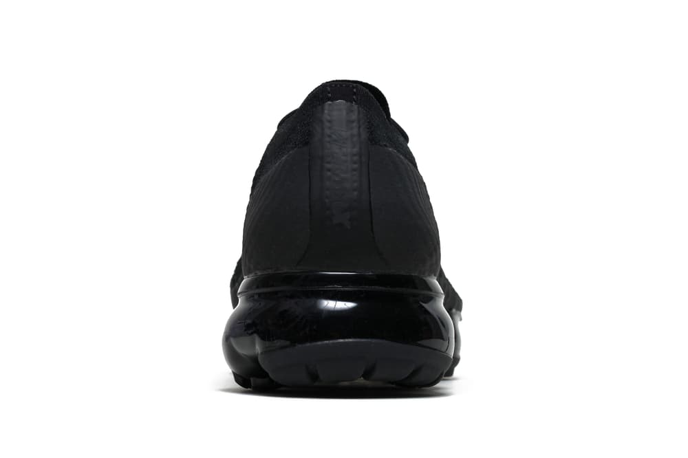 Nike Air VaporMax Flyknit Black Anthracite Sleek Silhouette Futuristic Sneaker Shoe Footwear Dark Simple Sporty Laces