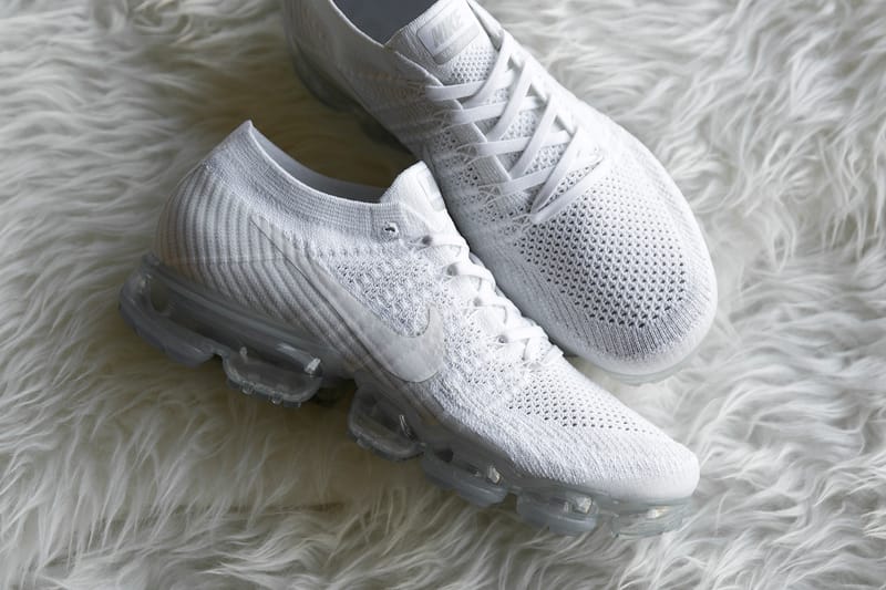 nike vapormax flyknit triple white