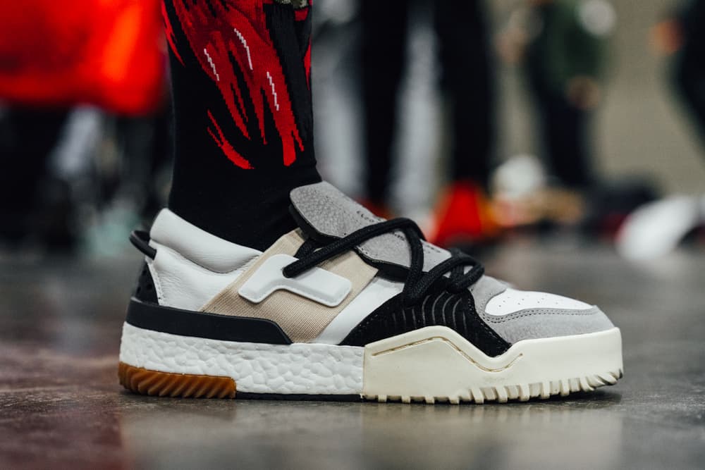 sneaker con nyc 2017 yeezy boost wave runner aleali may nike air jordan 1 alexander wang raf simons osweego