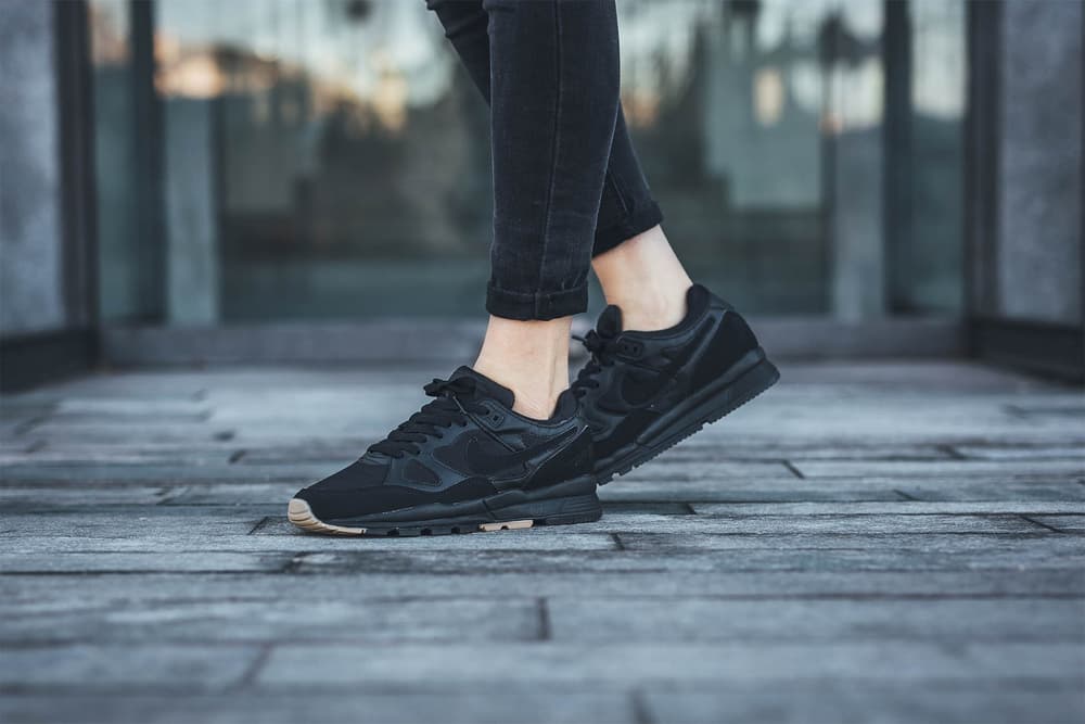 nike air span ii barely rose dark stucco triple black