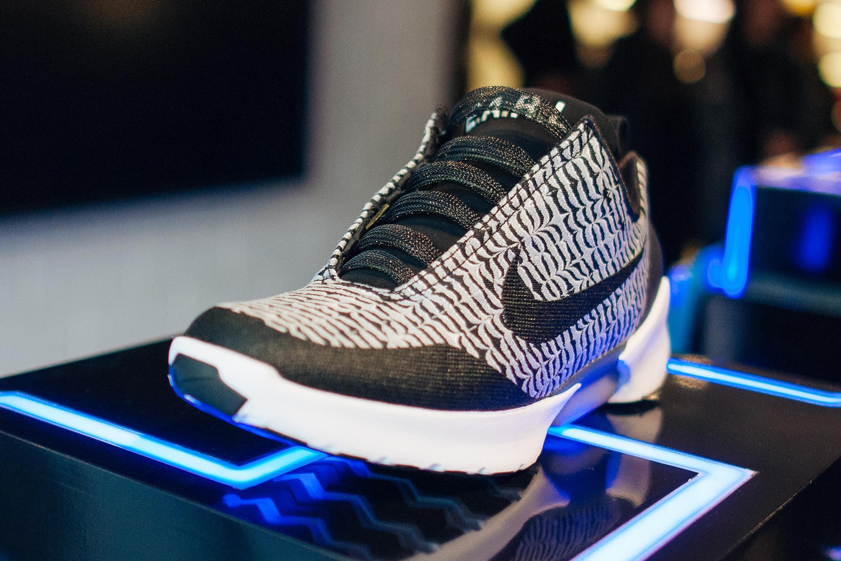 Nike hyperadapt 1.0 sneaker launch mag back to the future self lacing shoe stephanie au hong kong