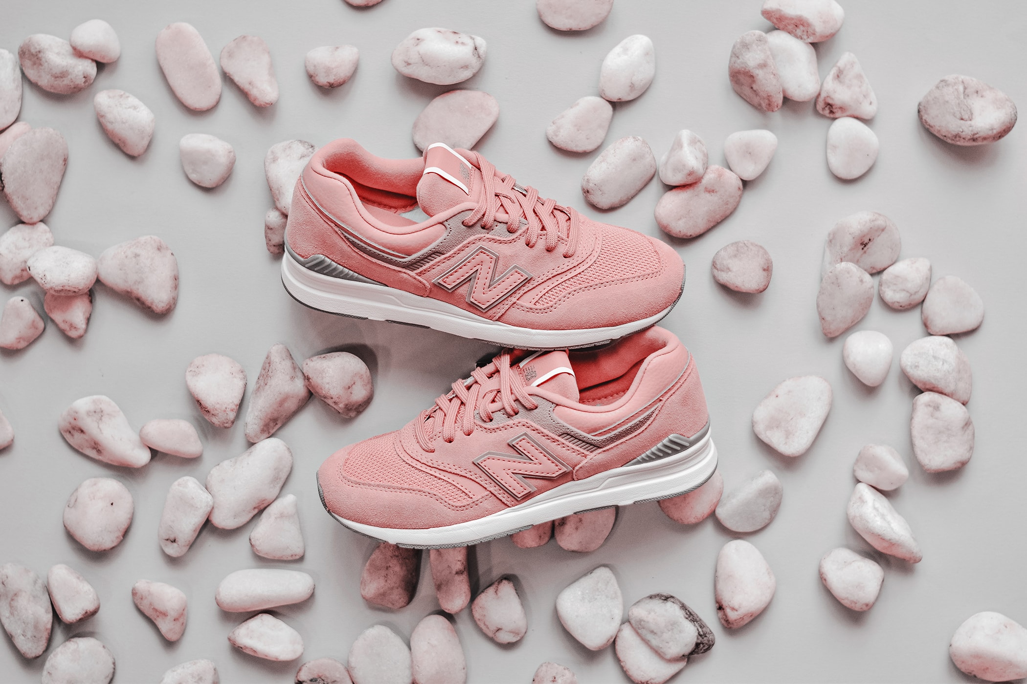 New Balance 697 Pastel Pack Sneakers Pink