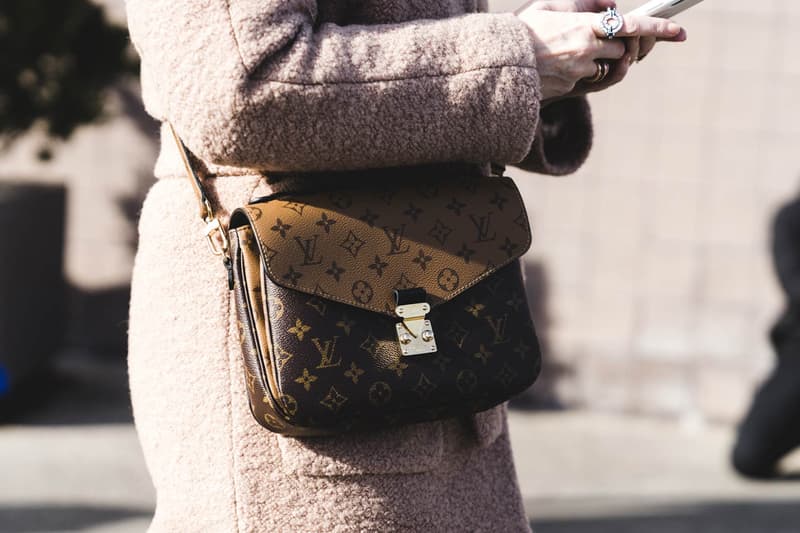 Louis Vuitton Bag Woman protected ladies from the winter wind 2018 Streetsnaps