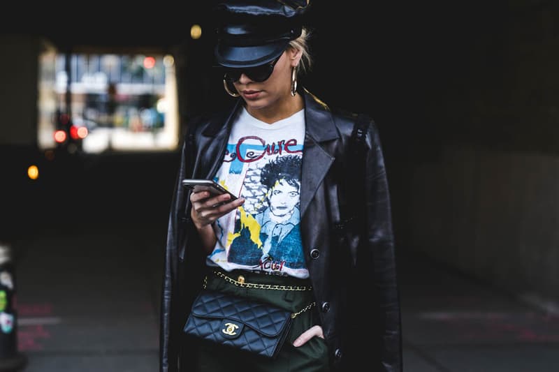 Woman protected ladies from the winter wind 2018 Streetsnaps