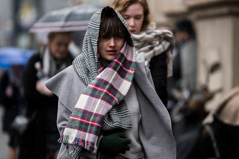 BURBERRY TIE PIN 2018 Streetsnaps Scarf