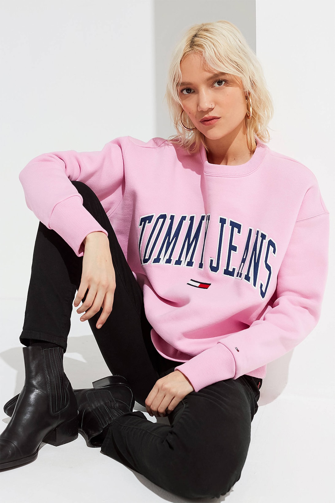 Tommy jeans hilfiger 90s millennial pastel pink logo sweatshirt womens urban outfitters