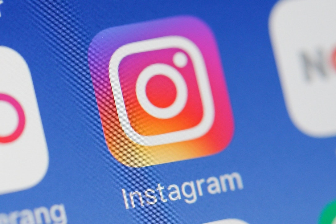 Instagram Chronological Feed Scroll Feature Algorithm Social Media Trial