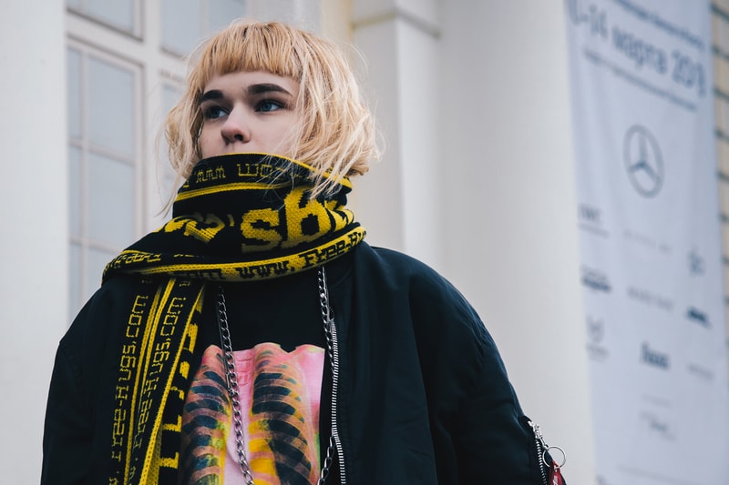 Streetsnaps Moscow Fashion Week 2018 Patterned Scarf Jacket Black Yellow
