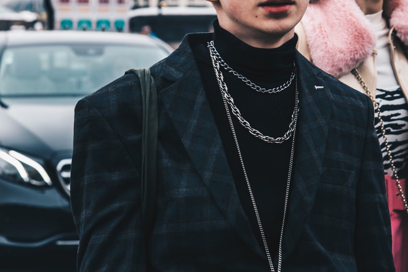 Streetsnaps Moscow Fashion Week 2018 Blazer Chain Grey Black Silver