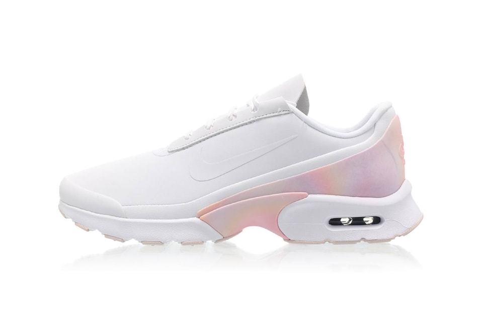 Nike air max jewell trainers in pastel pink leather Clearance