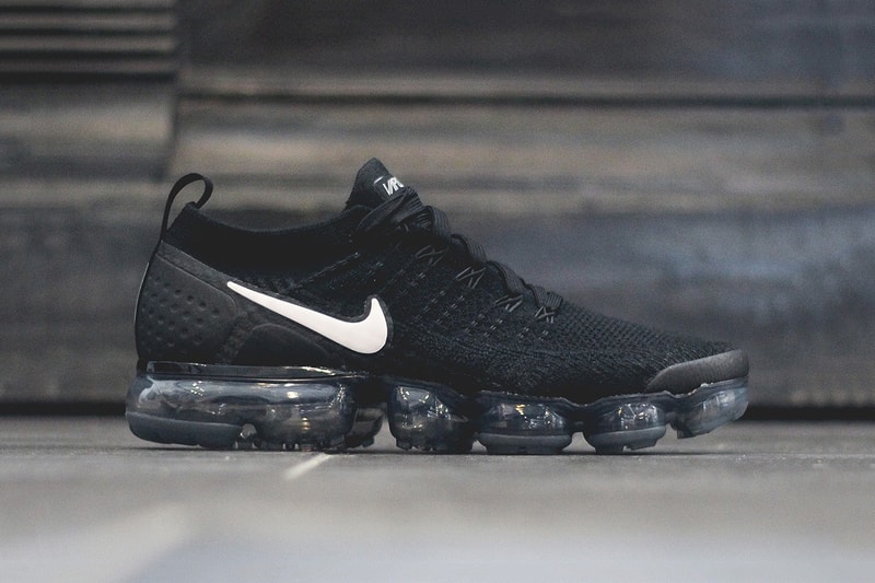 nike air vapormax flyknit 2.0 black white