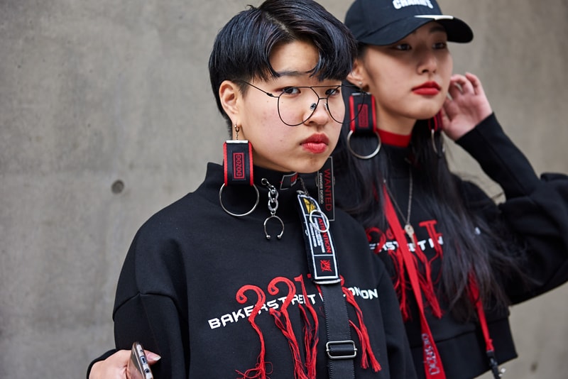 Seoul Fashion Week Fall/Winter 2018 Street Style Streetsnaps Women Streetwear Dior Off-White Nike Air Max 270 ACG Burberry