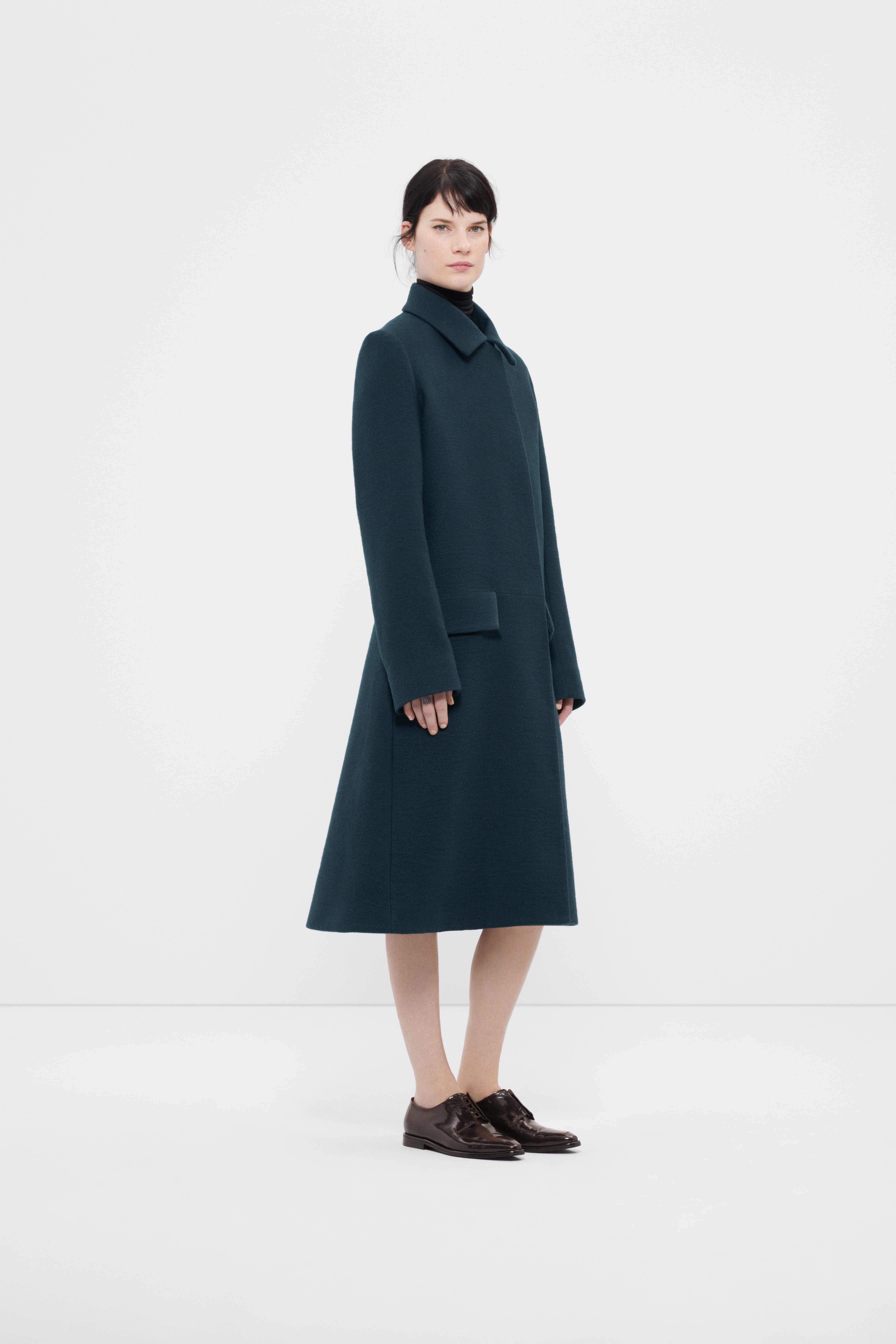COS Fall/Winter 2018 Minimalist Fashion Lookbook Basics Minimal Simple Scandinavian Style