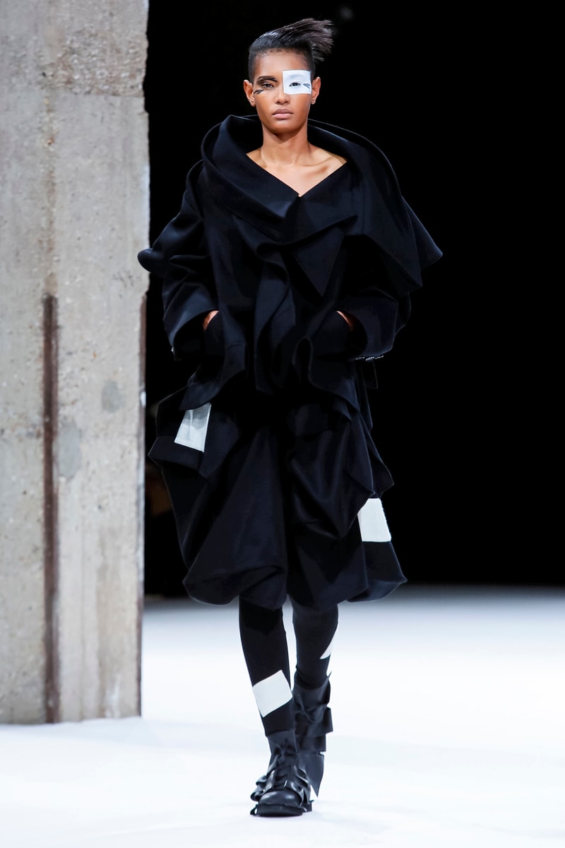 Yohji Yamamoto Fall Winter 2018 Paris Fashion Week Show Collection