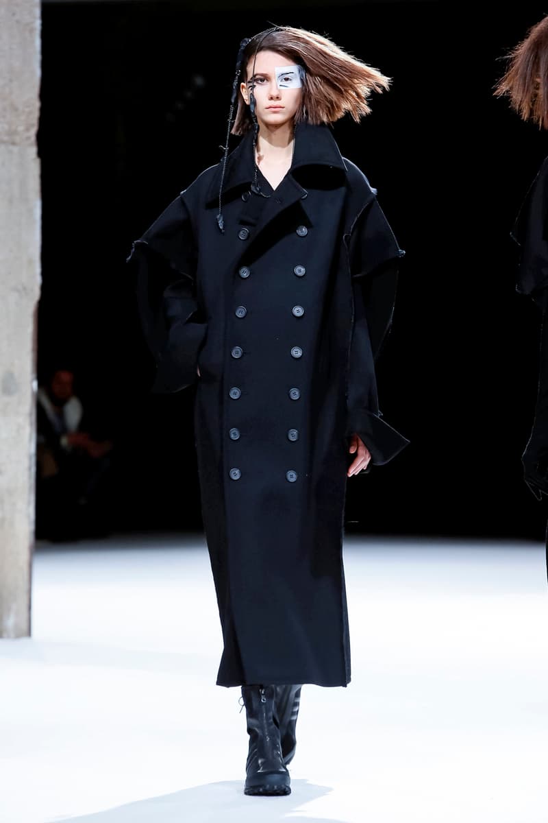 Yohji Yamamoto Fall Winter 2018 Paris Fashion Week Show Collection