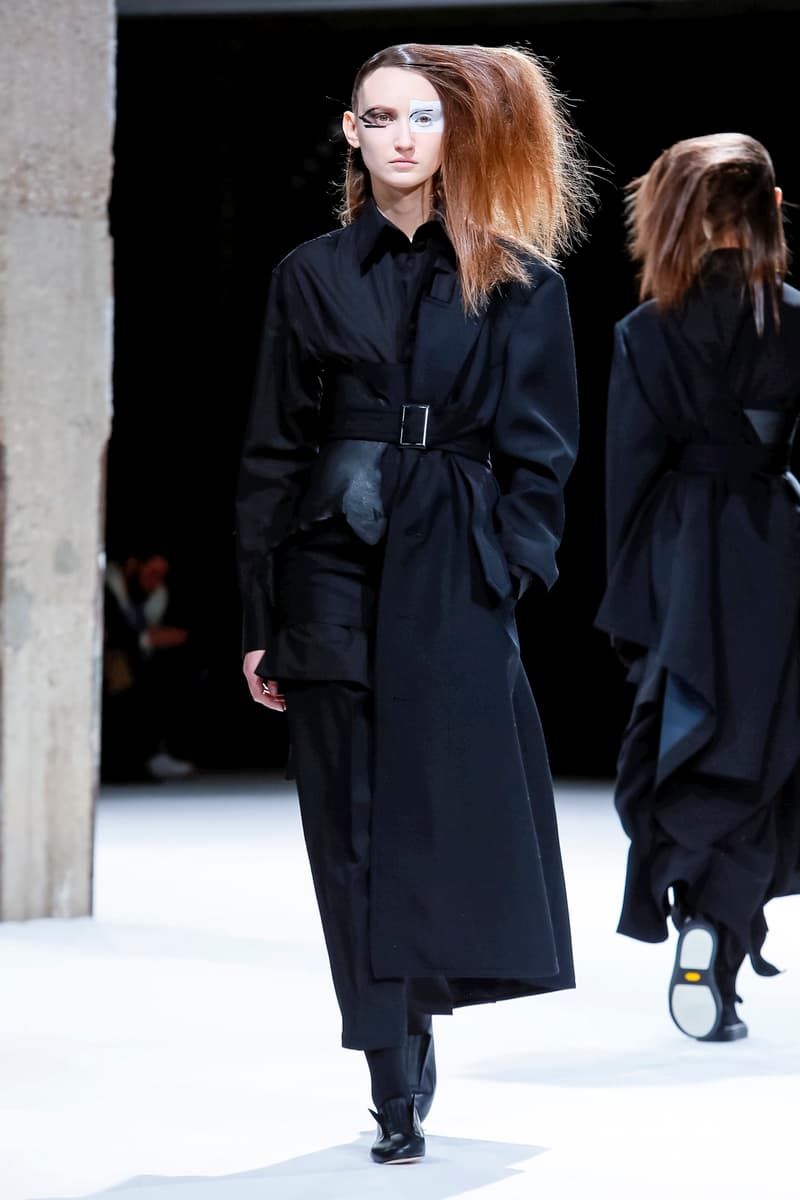 Yohji Yamamoto Fall Winter 2018 Paris Fashion Week Show Collection