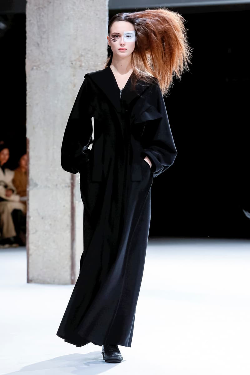 Yohji Yamamoto Fall Winter 2018 Paris Fashion Week Show Collection