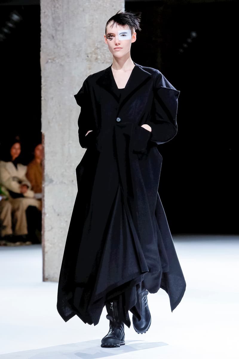 Yohji Yamamoto Fall Winter 2018 Paris Fashion Week Show Collection