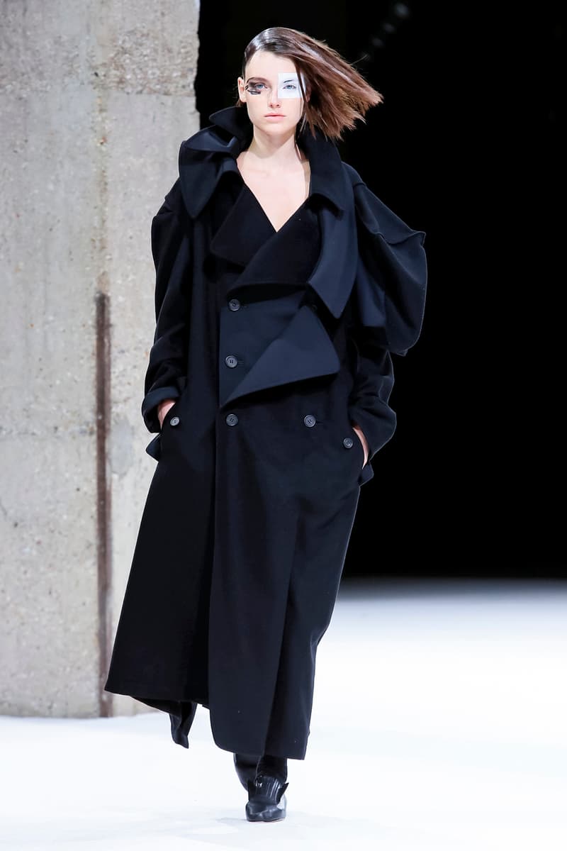 Yohji Yamamoto Fall Winter 2018 Paris Fashion Week Show Collection