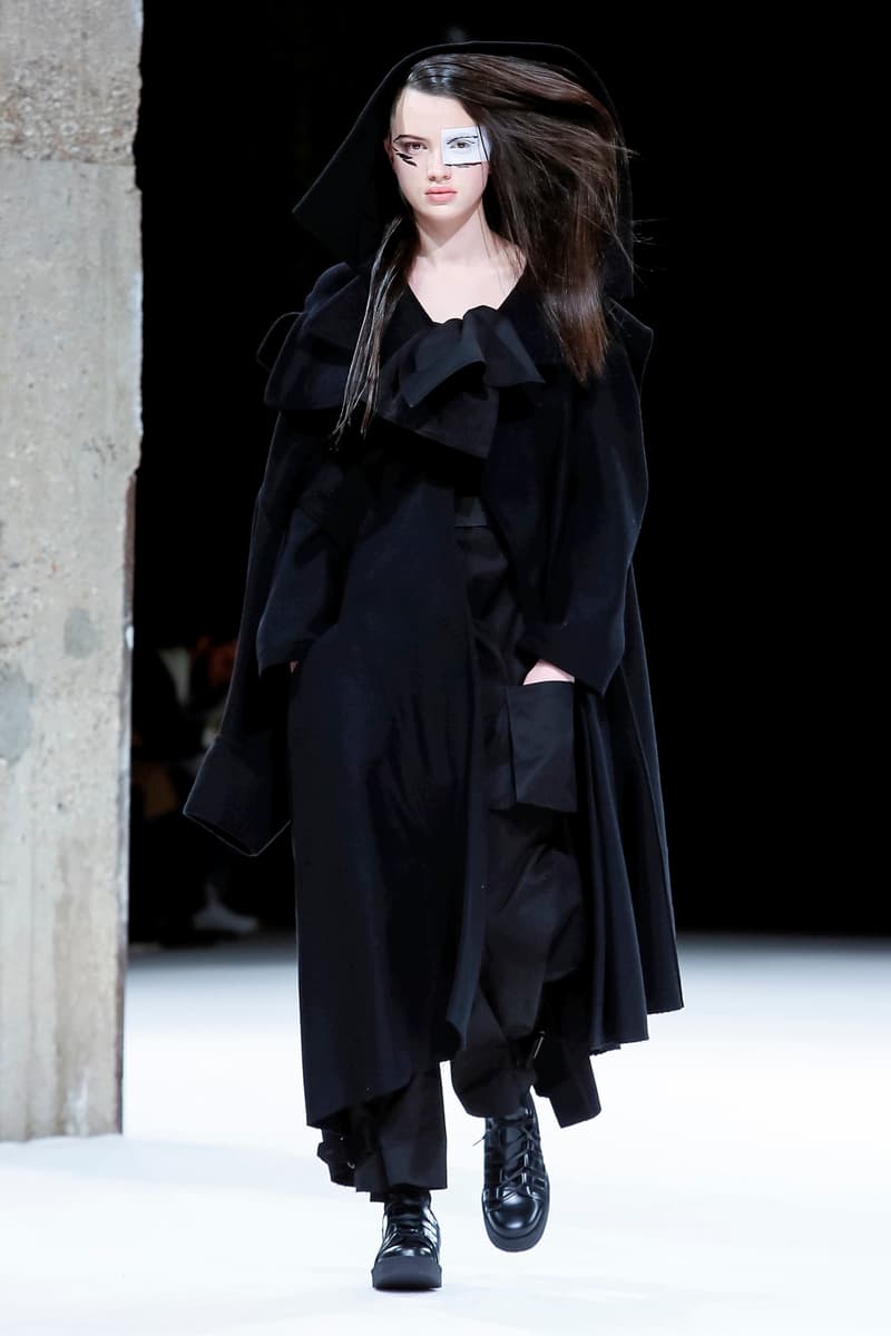 Yohji Yamamoto Fall Winter 2018 Paris Fashion Week Show Collection