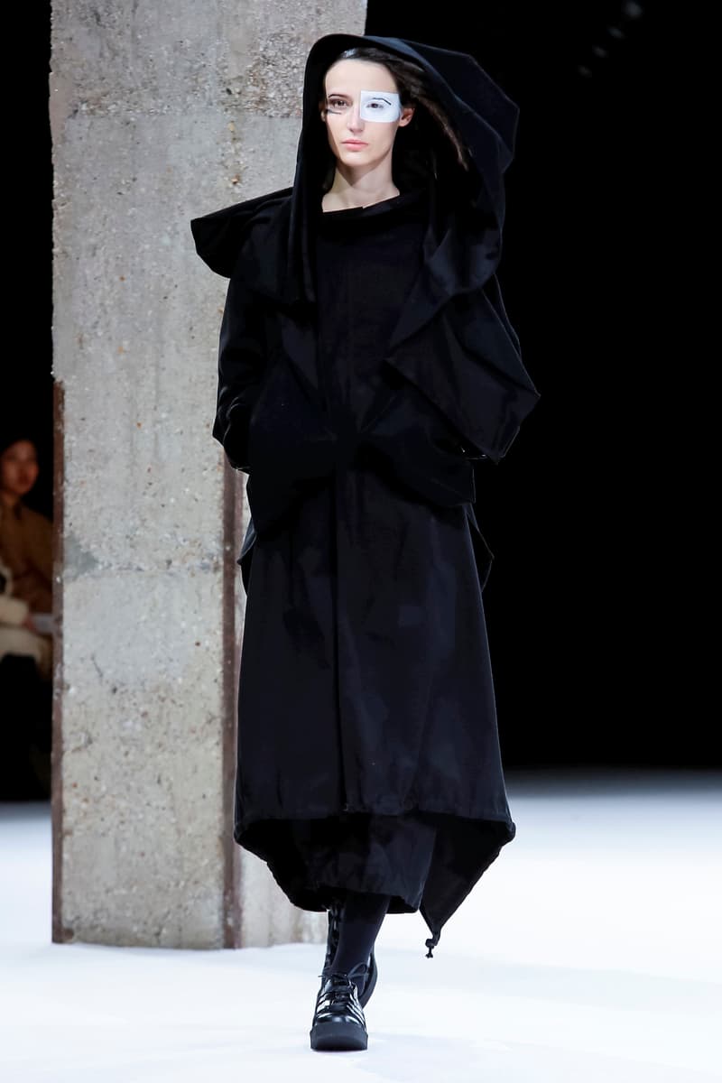 Yohji Yamamoto Fall Winter 2018 Paris Fashion Week Show Collection