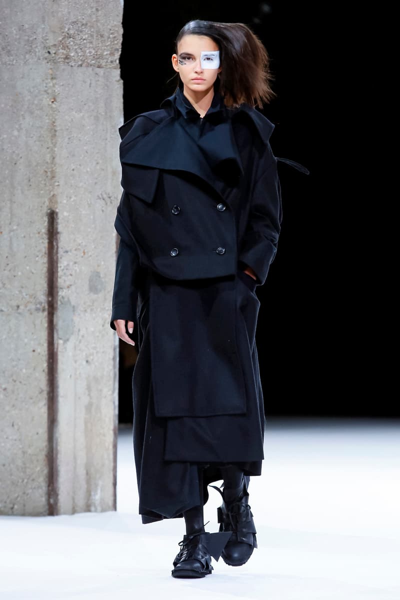 Yohji Yamamoto Fall Winter 2018 Paris Fashion Week Show Collection