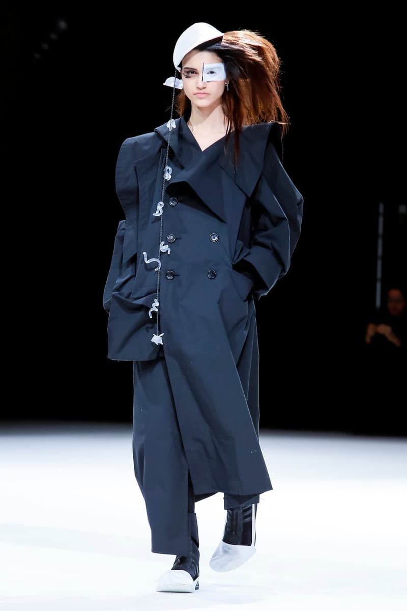 Yohji Yamamoto Fall Winter 2018 Paris Fashion Week Show Collection