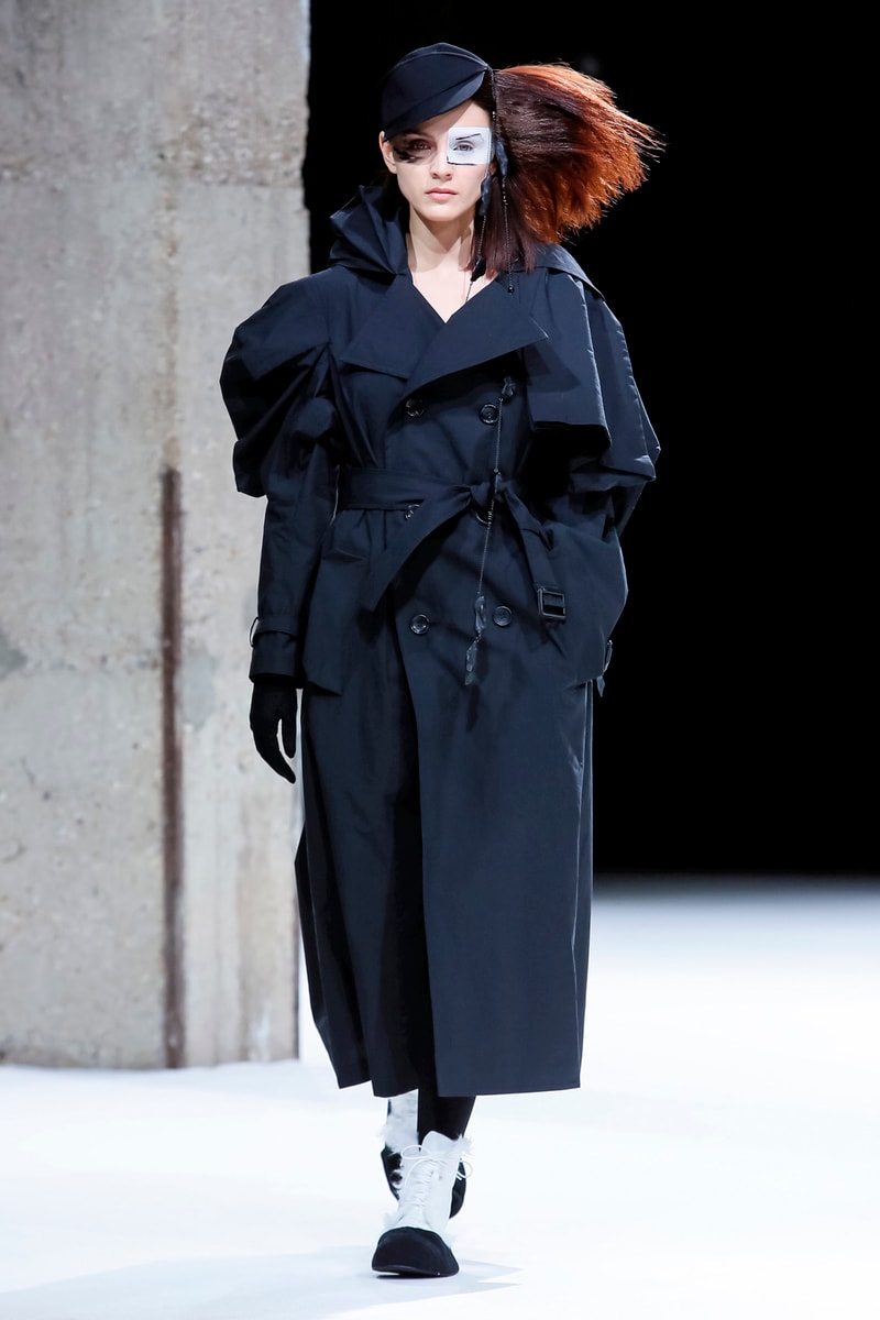 Yohji Yamamoto Fall Winter 2018 Paris Fashion Week Show Collection