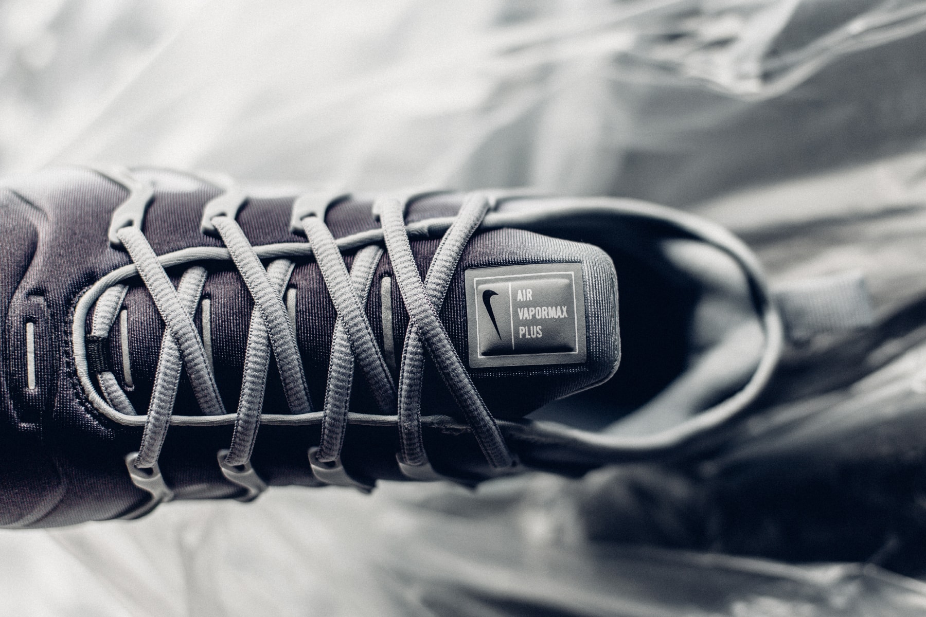 Nike Air VaporMax Plus Wolf Grey Sneaker Classic Silhoutte